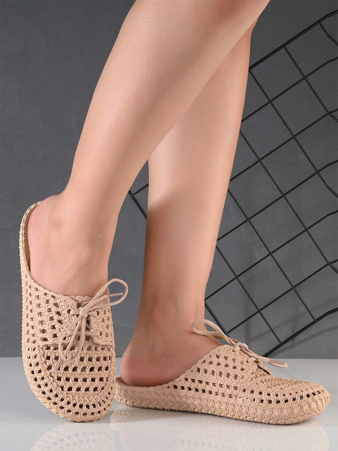 

Layasa Women Textured Lightweight Slip-On Flip Flops, Beige