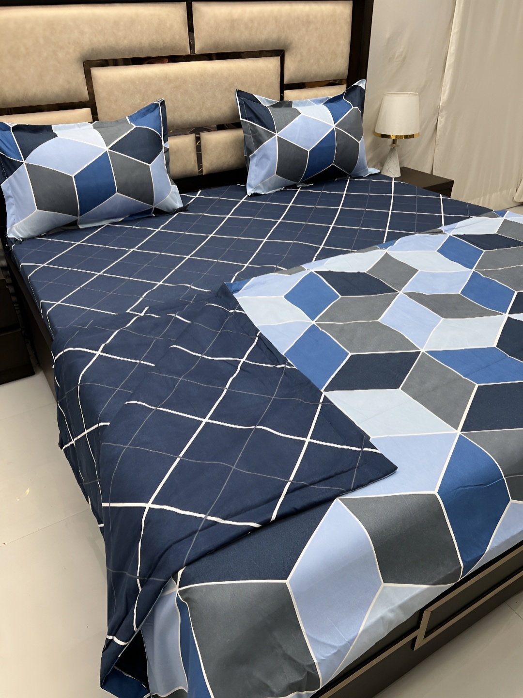 

Pure Decor Blue & White 4 Pieces Geometric Cotton Double King Superfine Bedding Set