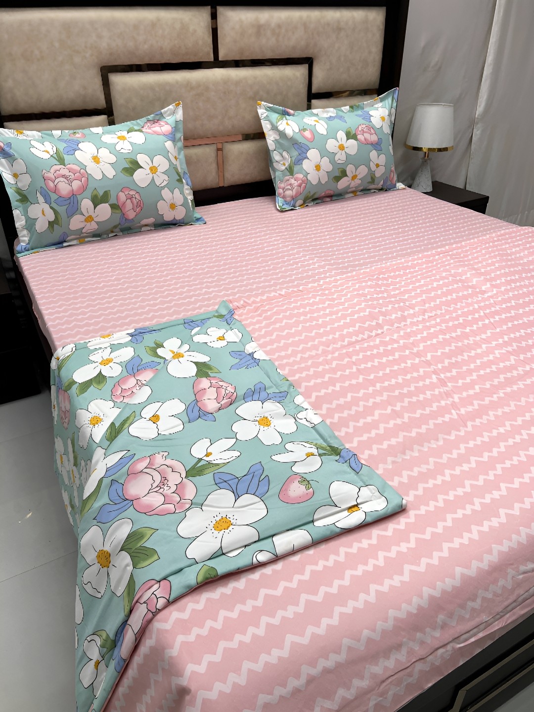 

Pure Decor Blue & White Floral Cotton 4 Piece Double King Superfine Bedding Set