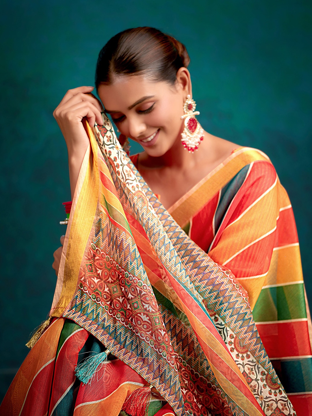 

Sangria Abstract Printed Saree With Blouse, Yellow