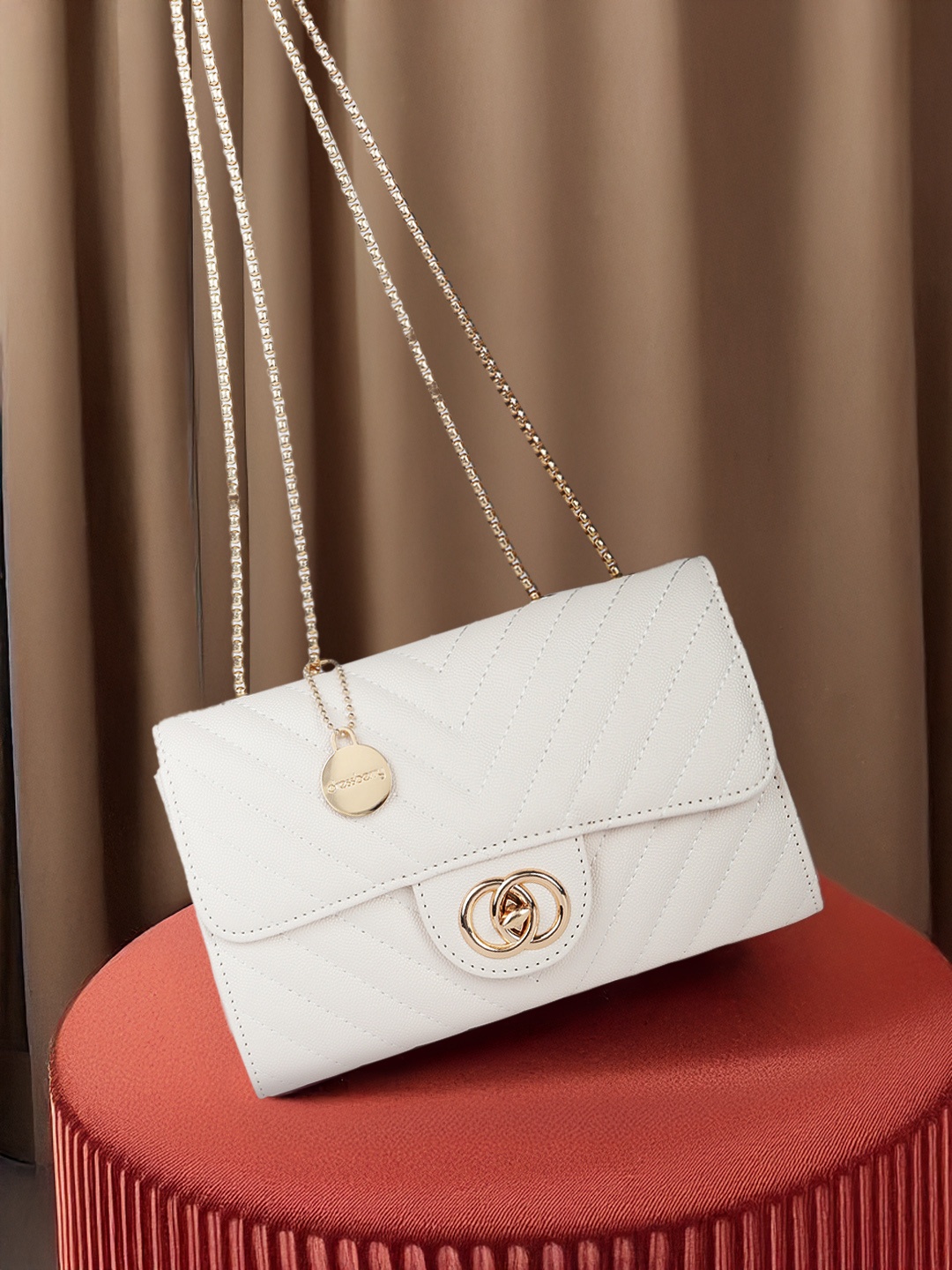 

DressBerry Structured Shoulder Bag with Quilted Detail, White