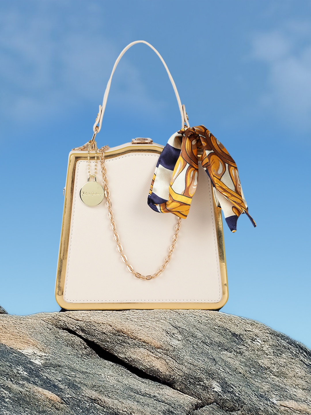 

Mast & Harbour Structured Handheld Bag, Off white