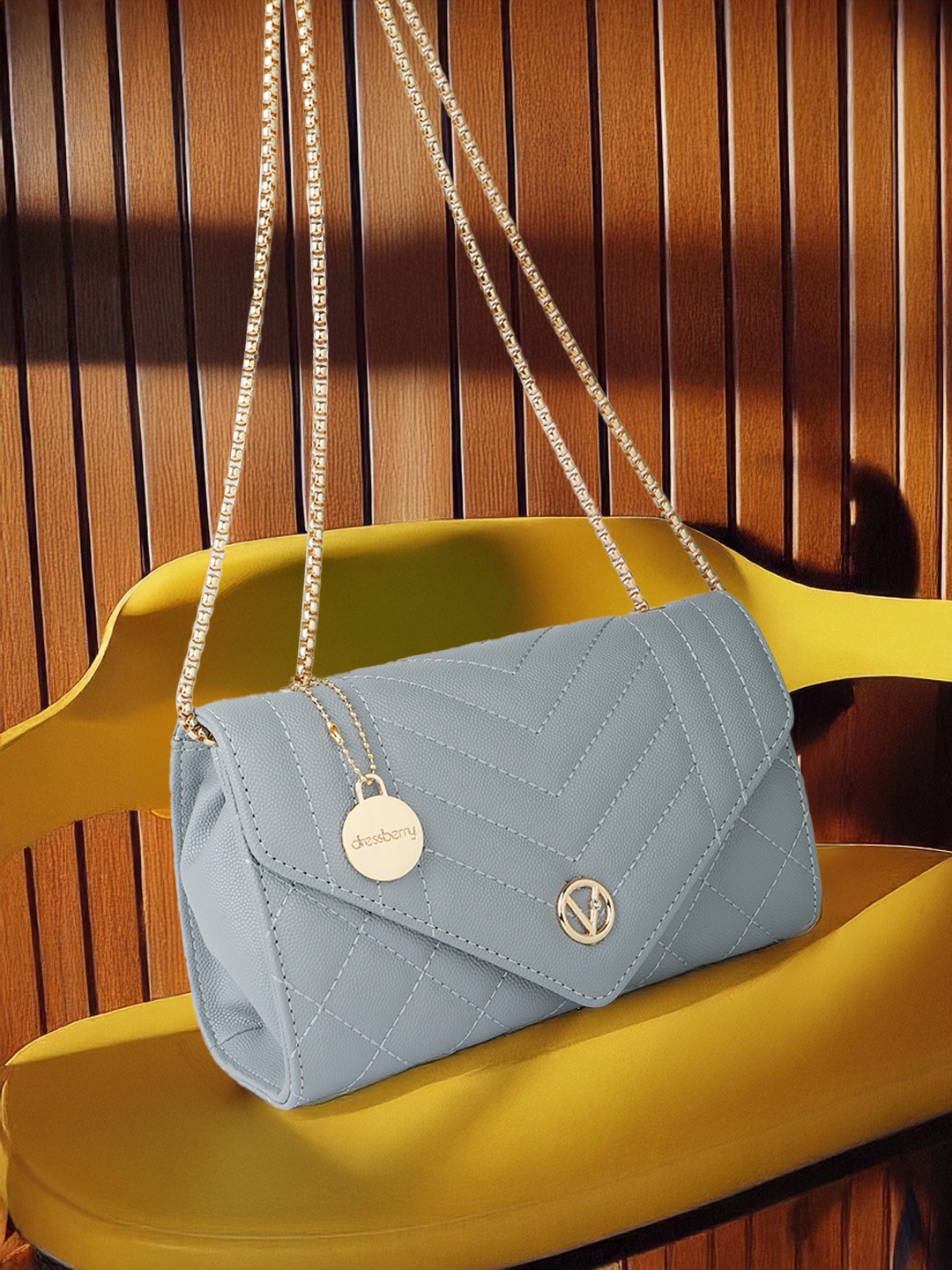 

DressBerry Structured Shoulder Bag with Quilted Detail, Grey