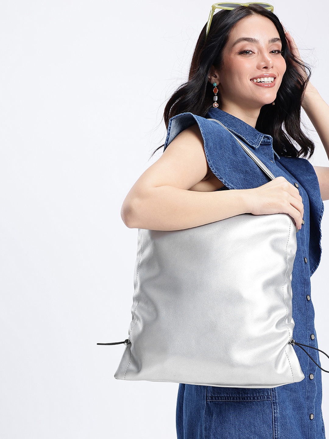 

DressBerry Structured Handheld Bag, Silver