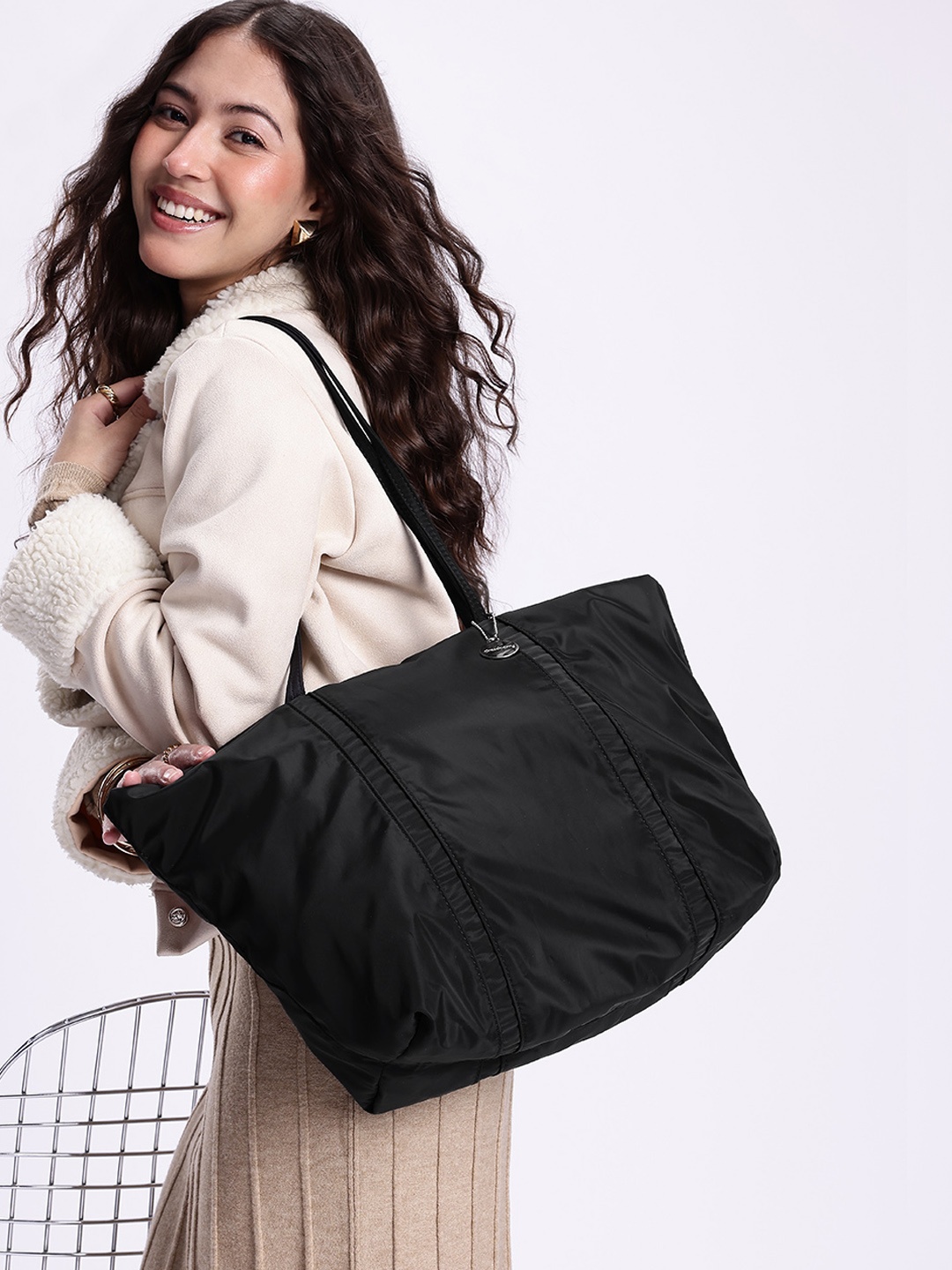 

DressBerry Structured Shoulder Bag, Black