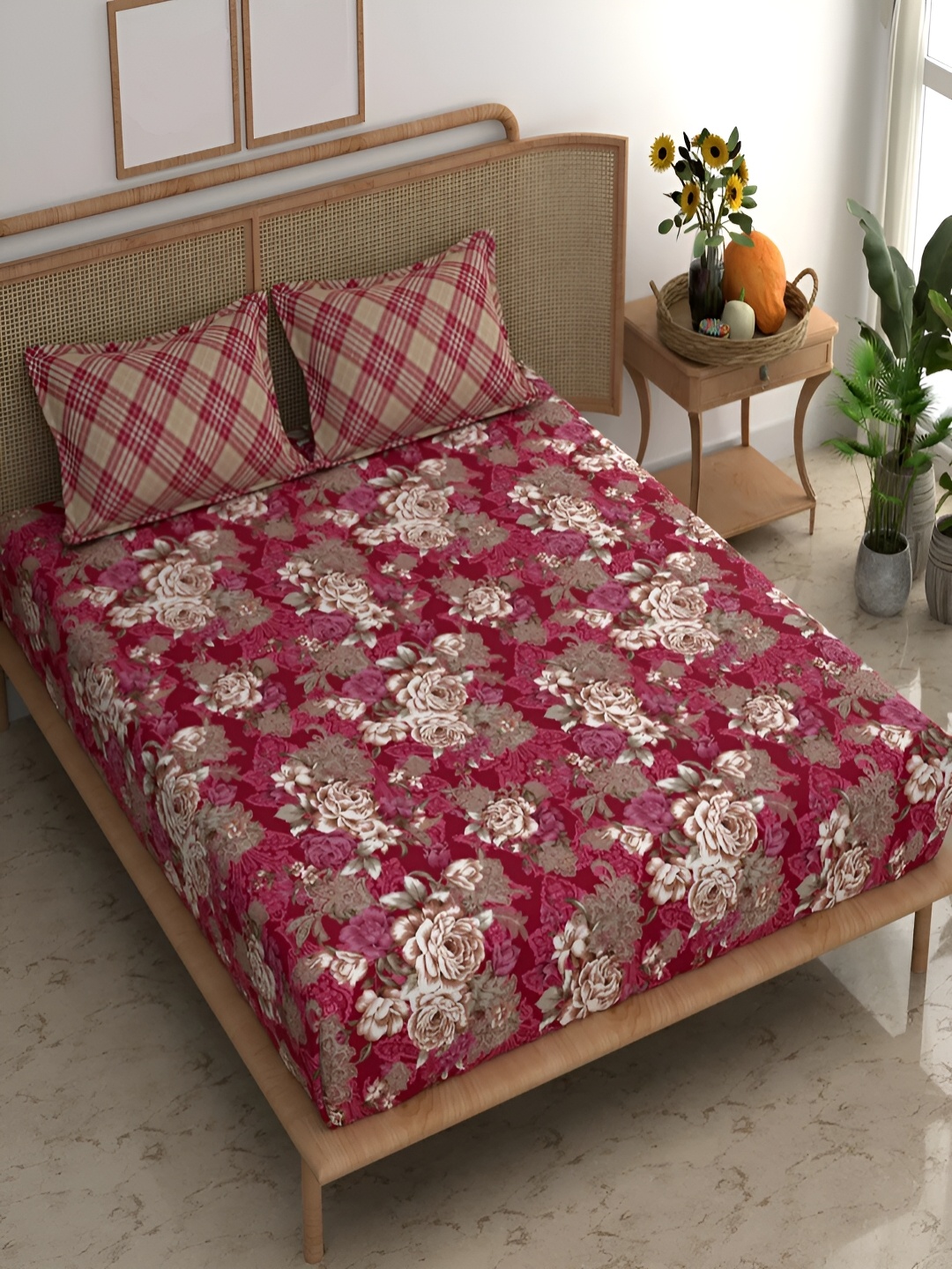 

Srijee Decors Red & Beige Floral Printed 210 TC King Bedsheet With 2 Pillow Covers