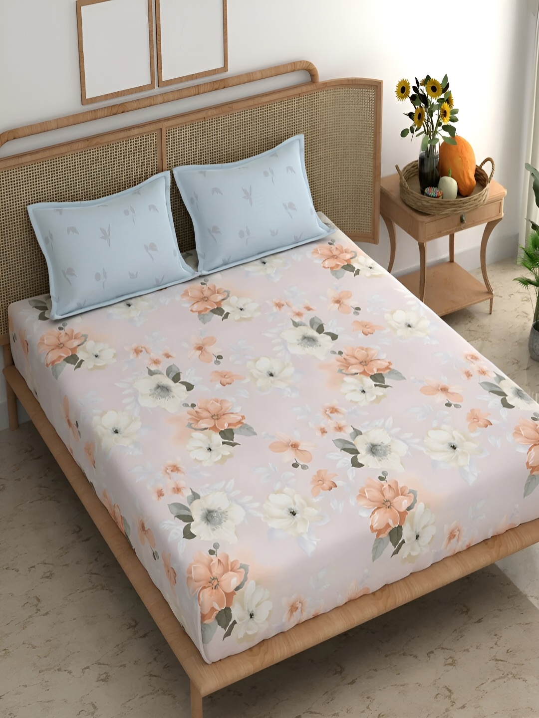

Srijee Decors Pink & Blue Floral Printed 210 TC King Bedsheet With 2 Pillow Covers