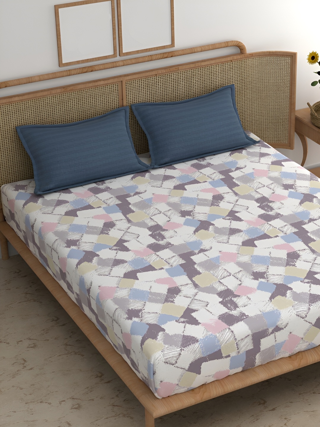 

Srijee Decors White & Blue Printed 210 TC King Bedsheet With 2 Pillow Covers