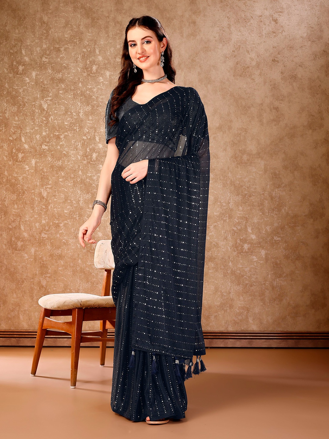 

KALINI Embellished Mirror Work Saree, Blue