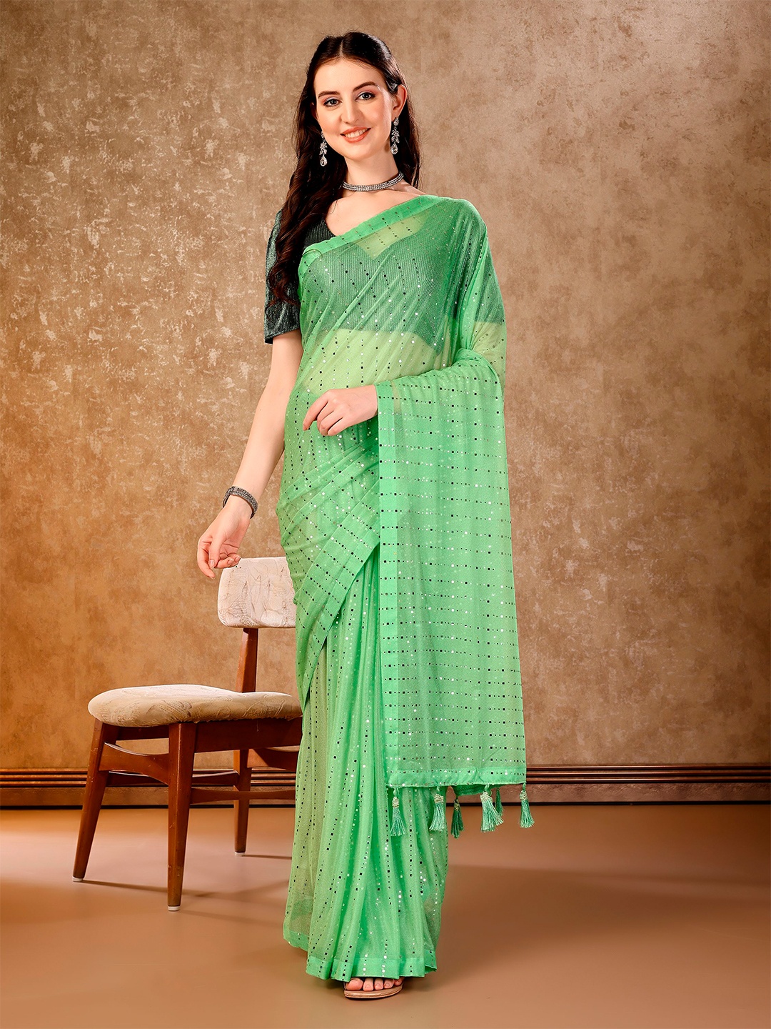 

KALINI Embellished Mirror Work Saree, Green