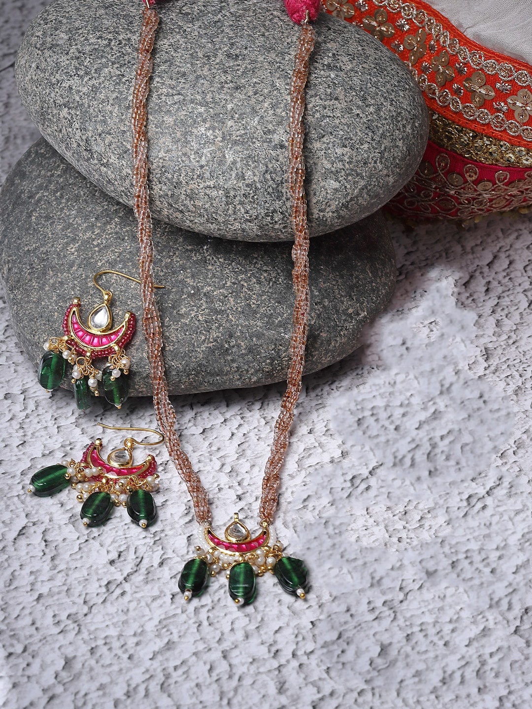 

DUGRISTYLE Gold-Plated Kundan Stone Studded & Bedded Jewellery Set