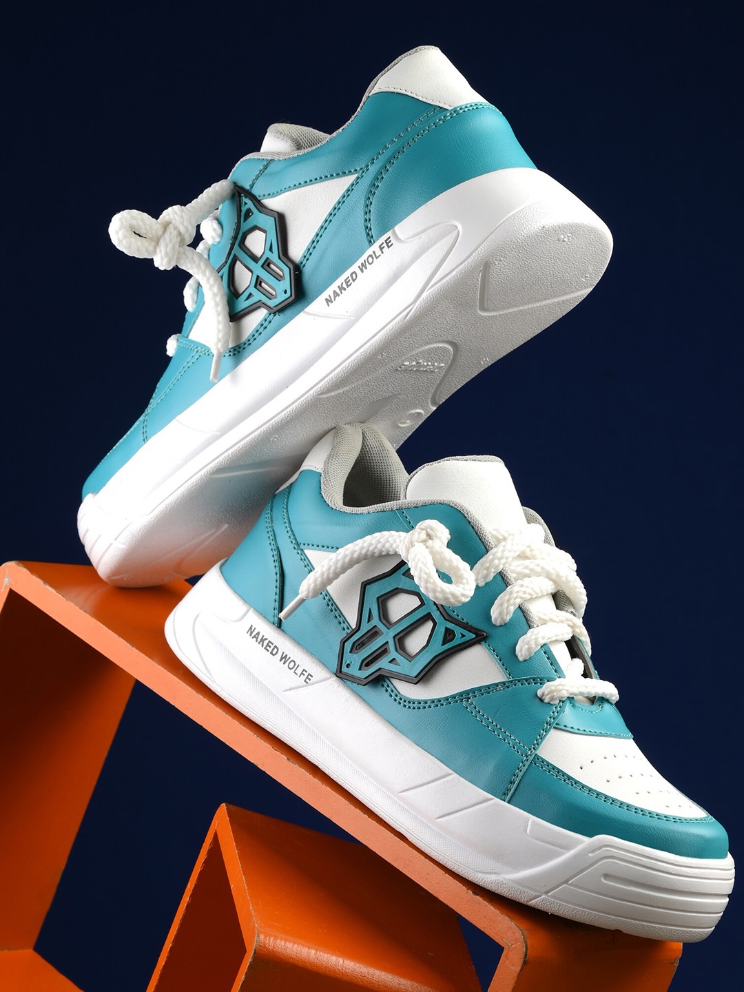 

KRAASA Men Colourblocked Round Toe Sneakers, Blue