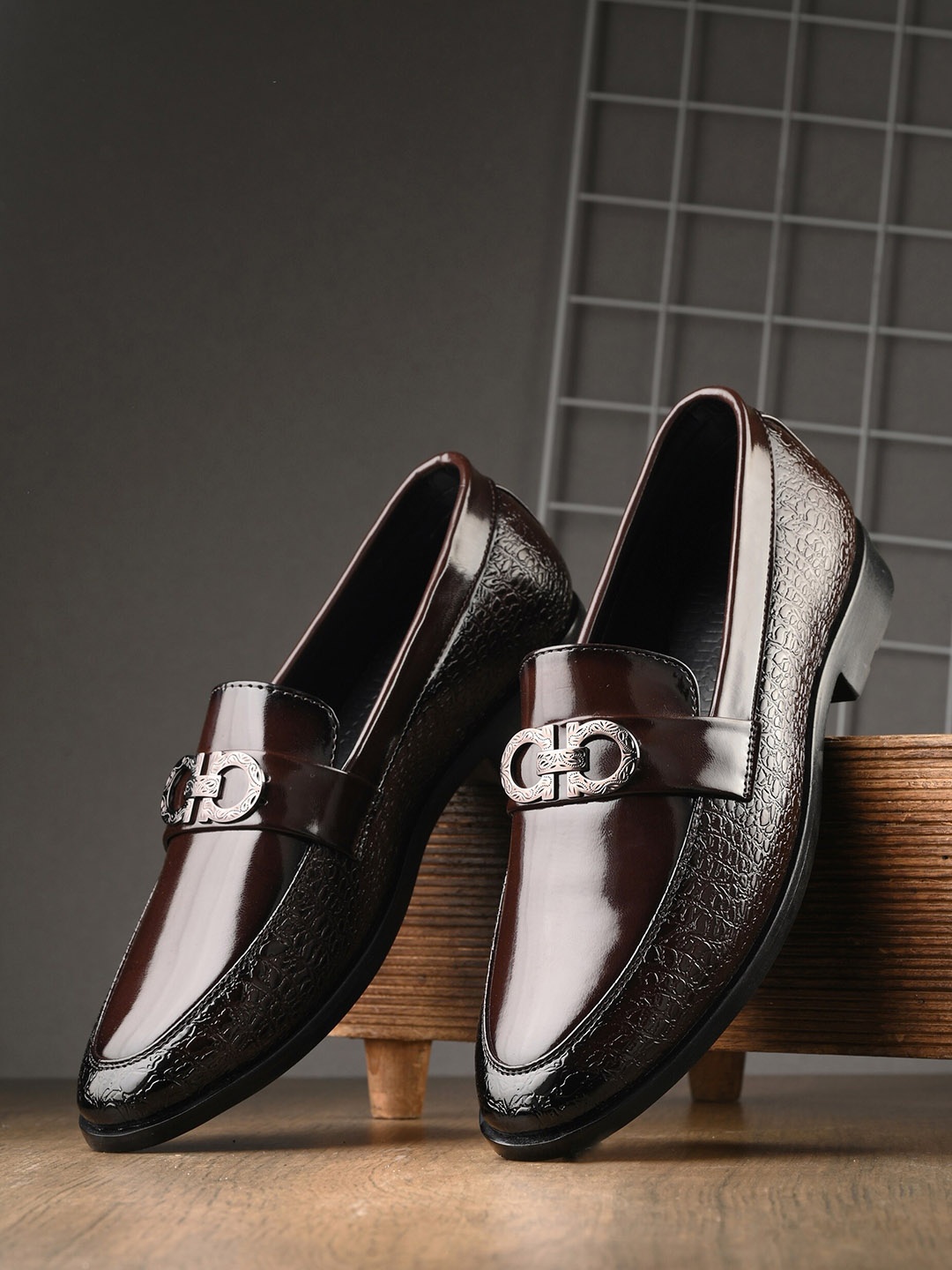 

INVICTUS Men Round Toe Faux Leather Formal Slip On Loafers, Brown
