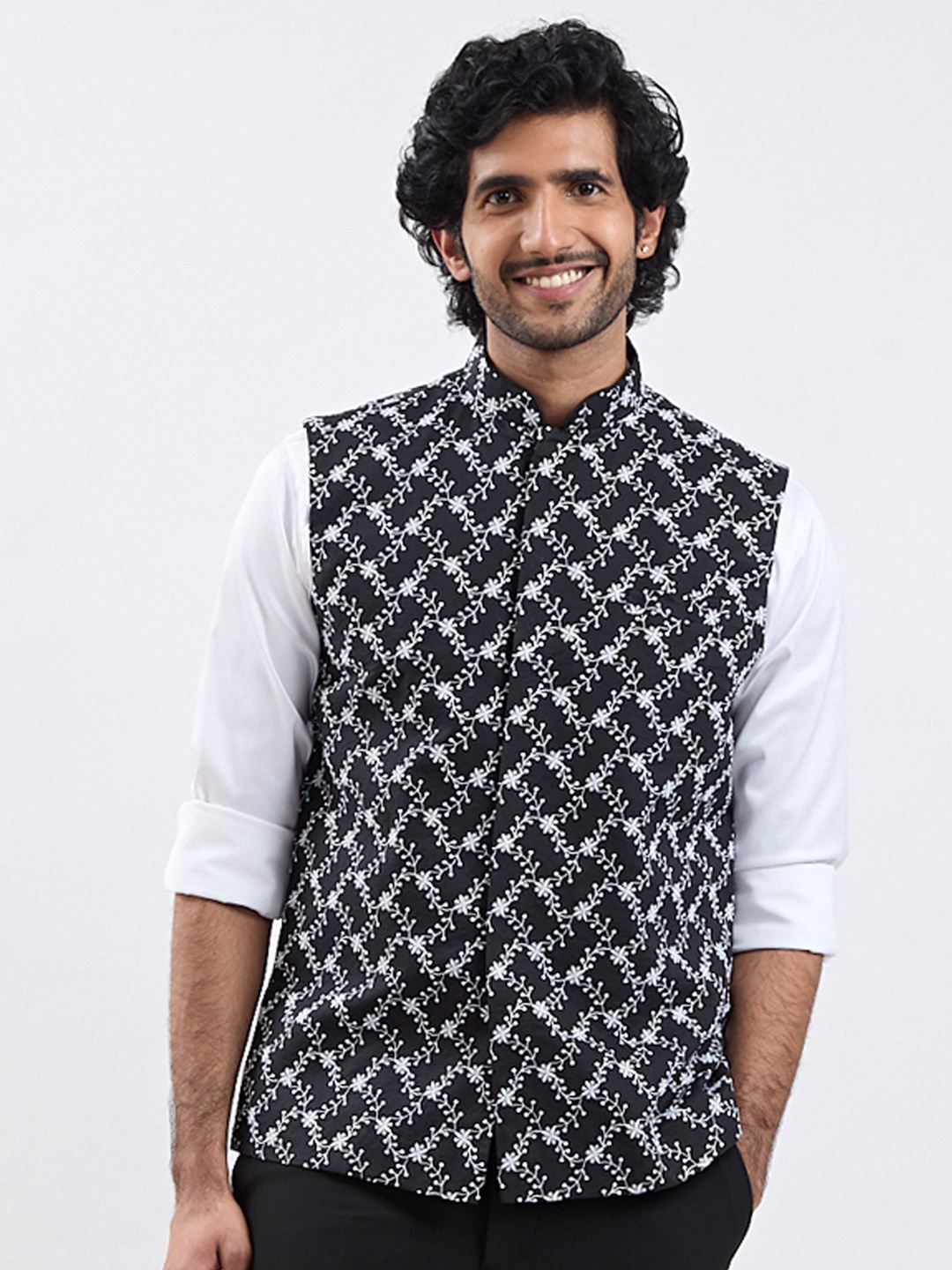 

VASTRAMAY Embroidered Nehru Jackets, Black