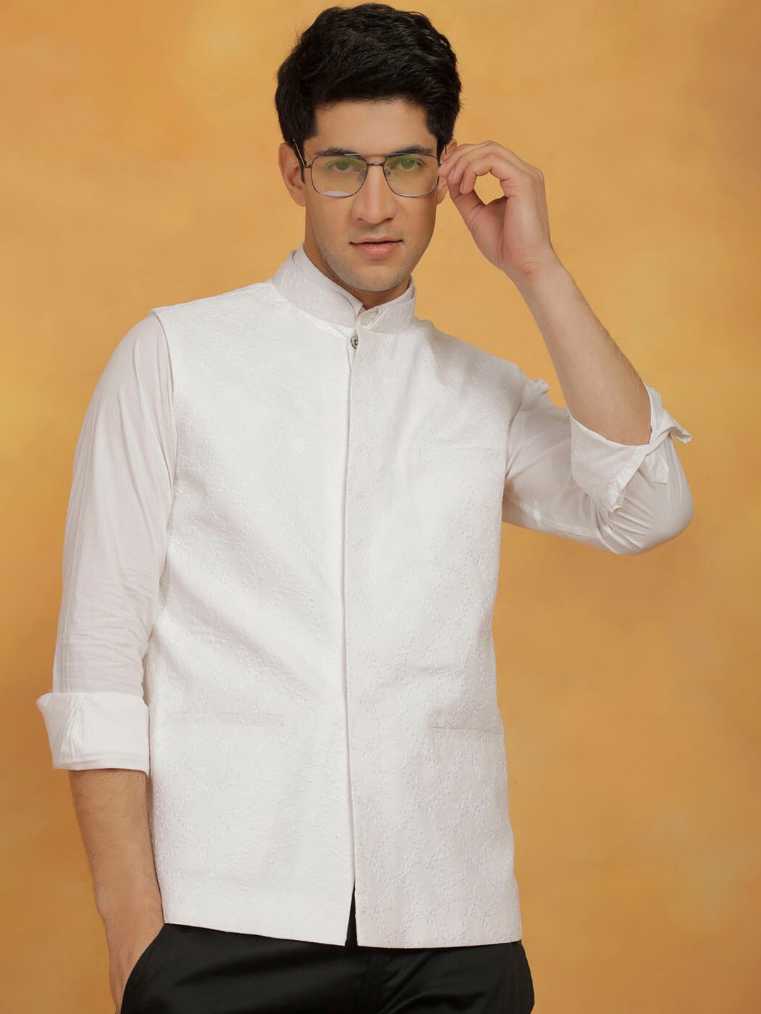 

VASTRAMAY Embroidered Nehru Jacket, White