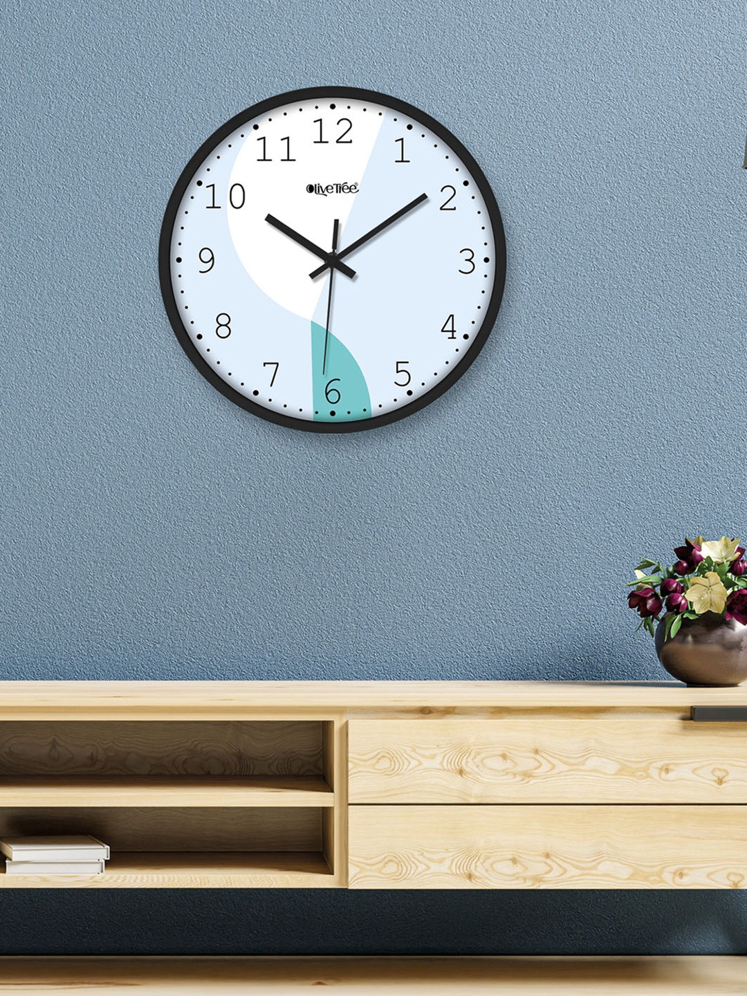 

OLIVE TREE Black & White Round Contemporary Wall Clock