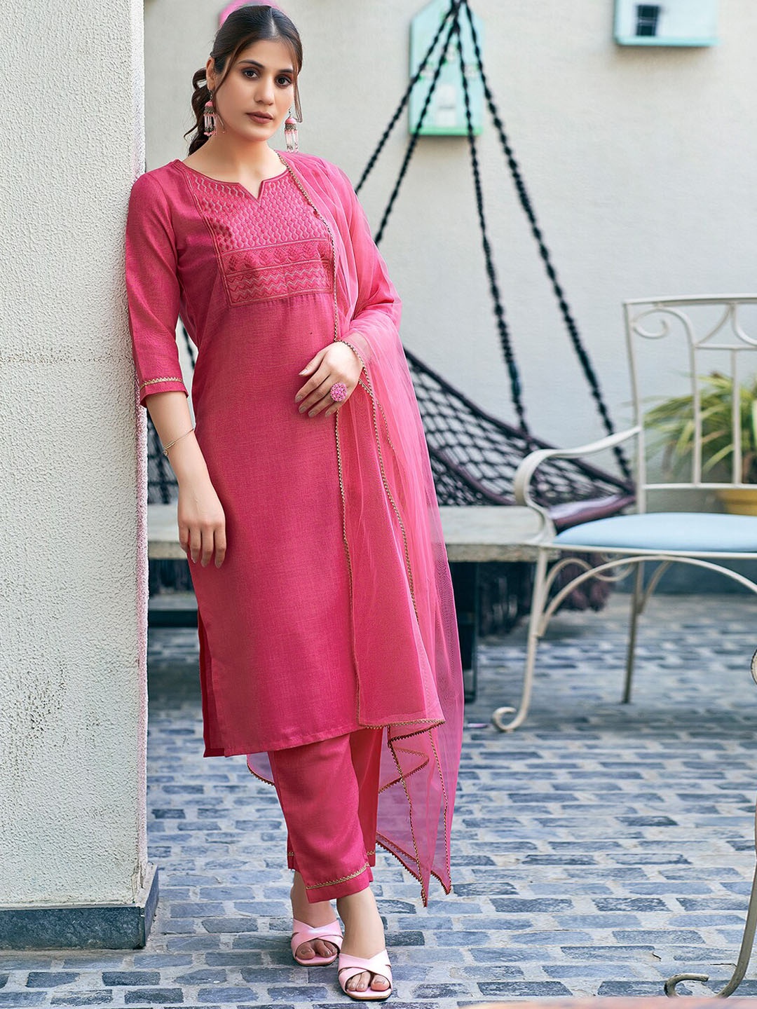 

SKYLEE Floral Yoke Design Sequinned Kurta With Palazzo & Dupatta, Pink