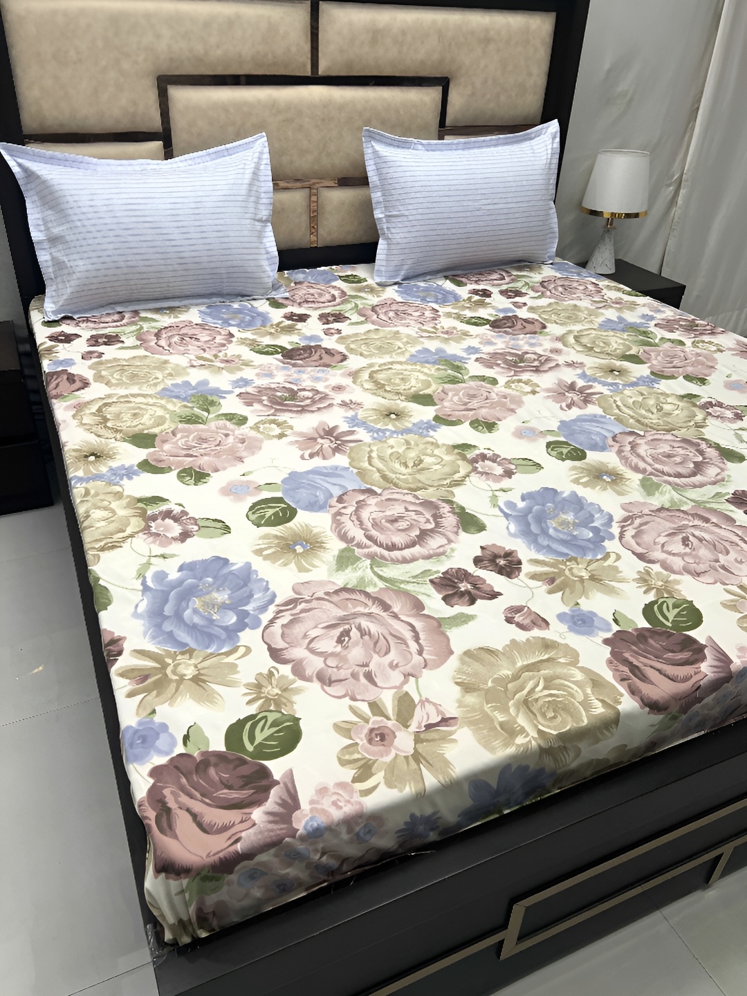 

Pure Decor Leisure Fur Off White & Blue Floral Cotton King Bedsheet With 2 Pillow Covers