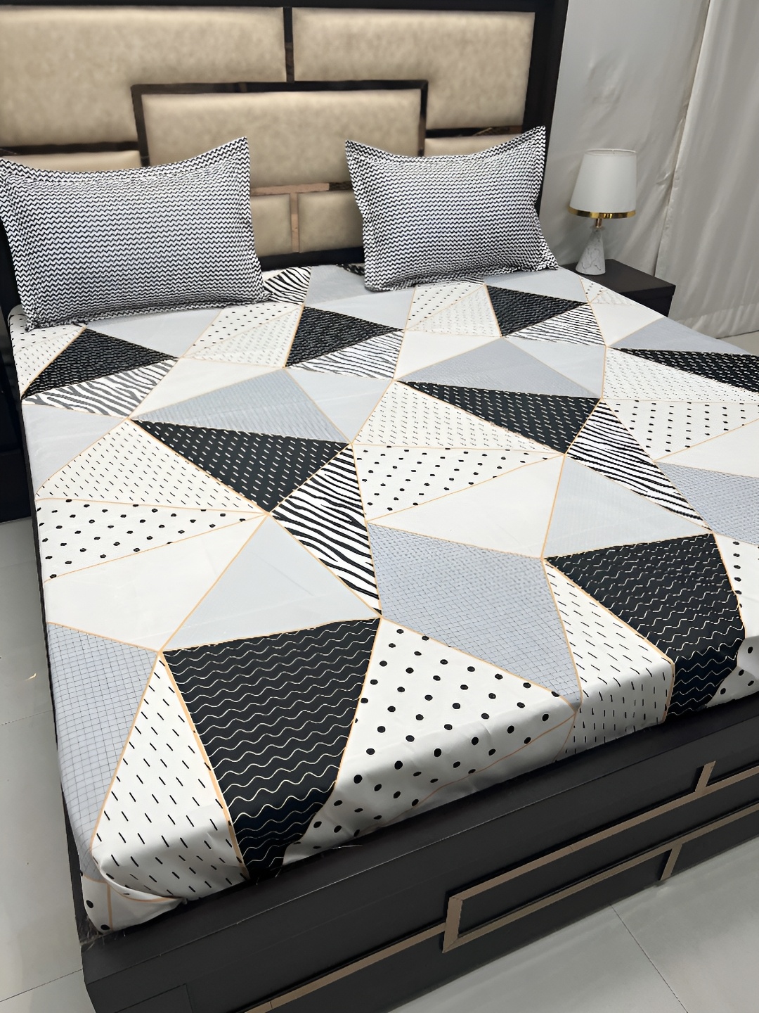 

Pure Decor Black Geometric Printed 240 TC Cotton King Bedsheet with 2 Pillow Covers