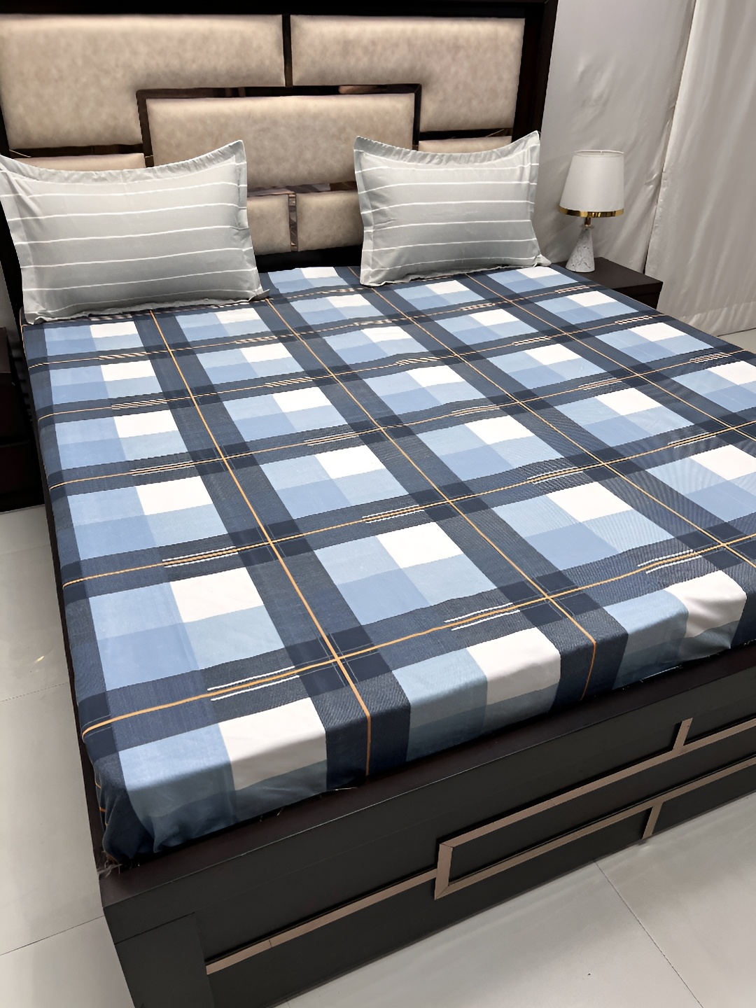 

Pure Decor Leisure Fur Blue & White Checked Cotton King Bedsheet With 2 Pillow Covers