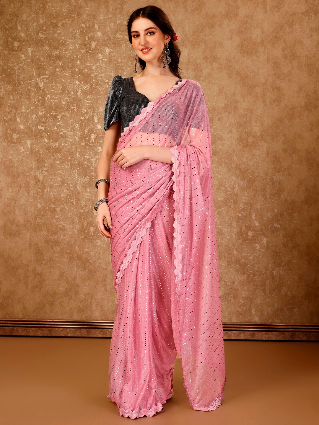 

Indian Women Embellished Sequinned Saree, Peach