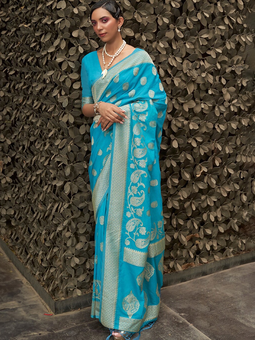 

DEVATITHI Ethnic Motifs Woven Design Zari Detailed Banarasi Saree, Blue