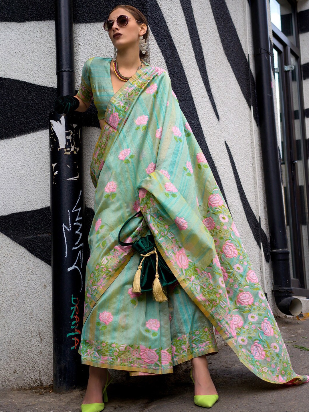 

DEVATITHI Ethnic Motifs Woven Design Zari Detailed Banarasi Saree, Green