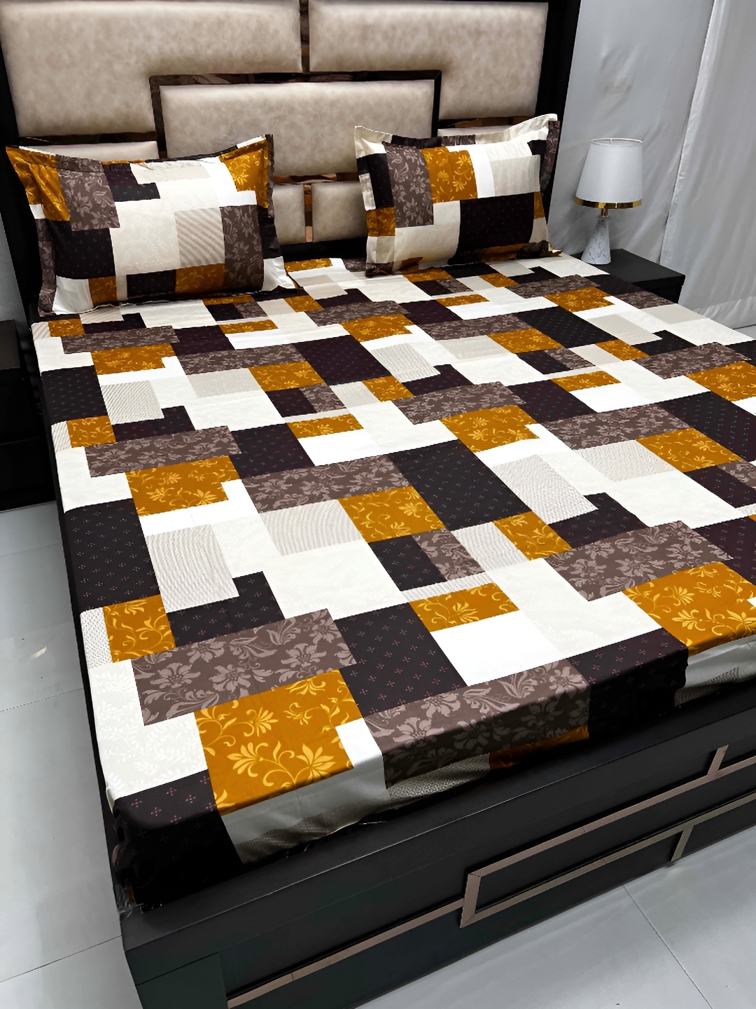 

Pure Decor Velar Sib Brown Geometric Cotton 330 TC King Bedsheet With 2 Pillow Covers
