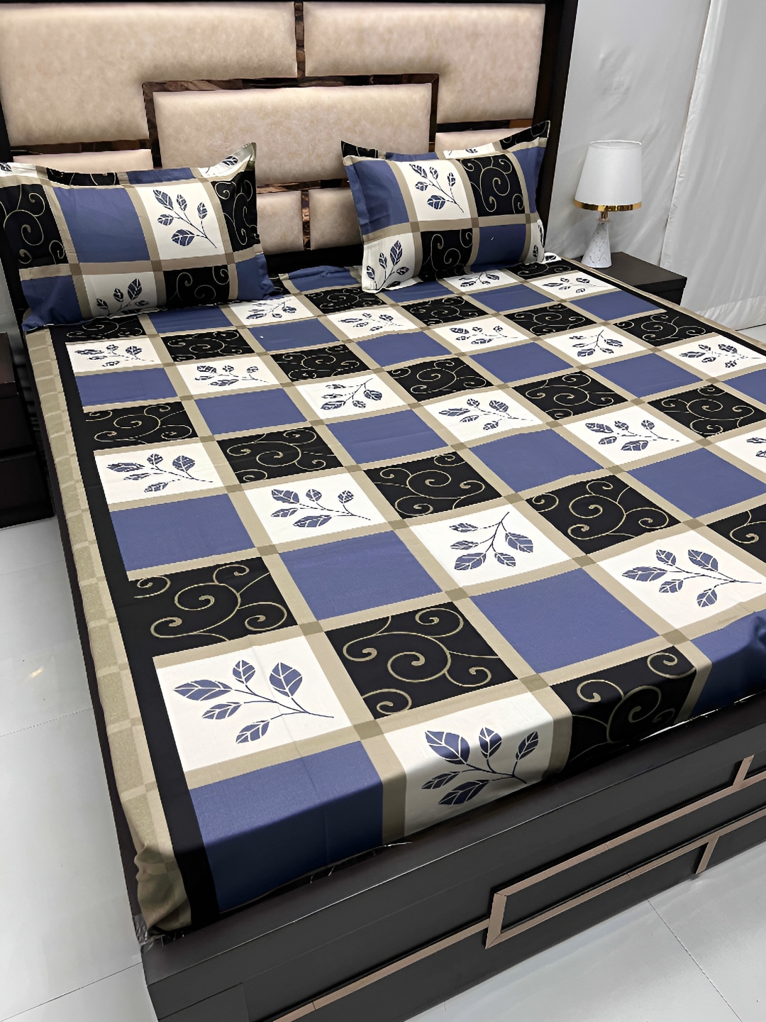 

Pure Decor Velar Sib Blue & White Floral Cotton 330 TC King Bedsheet With 2 Pillow Covers