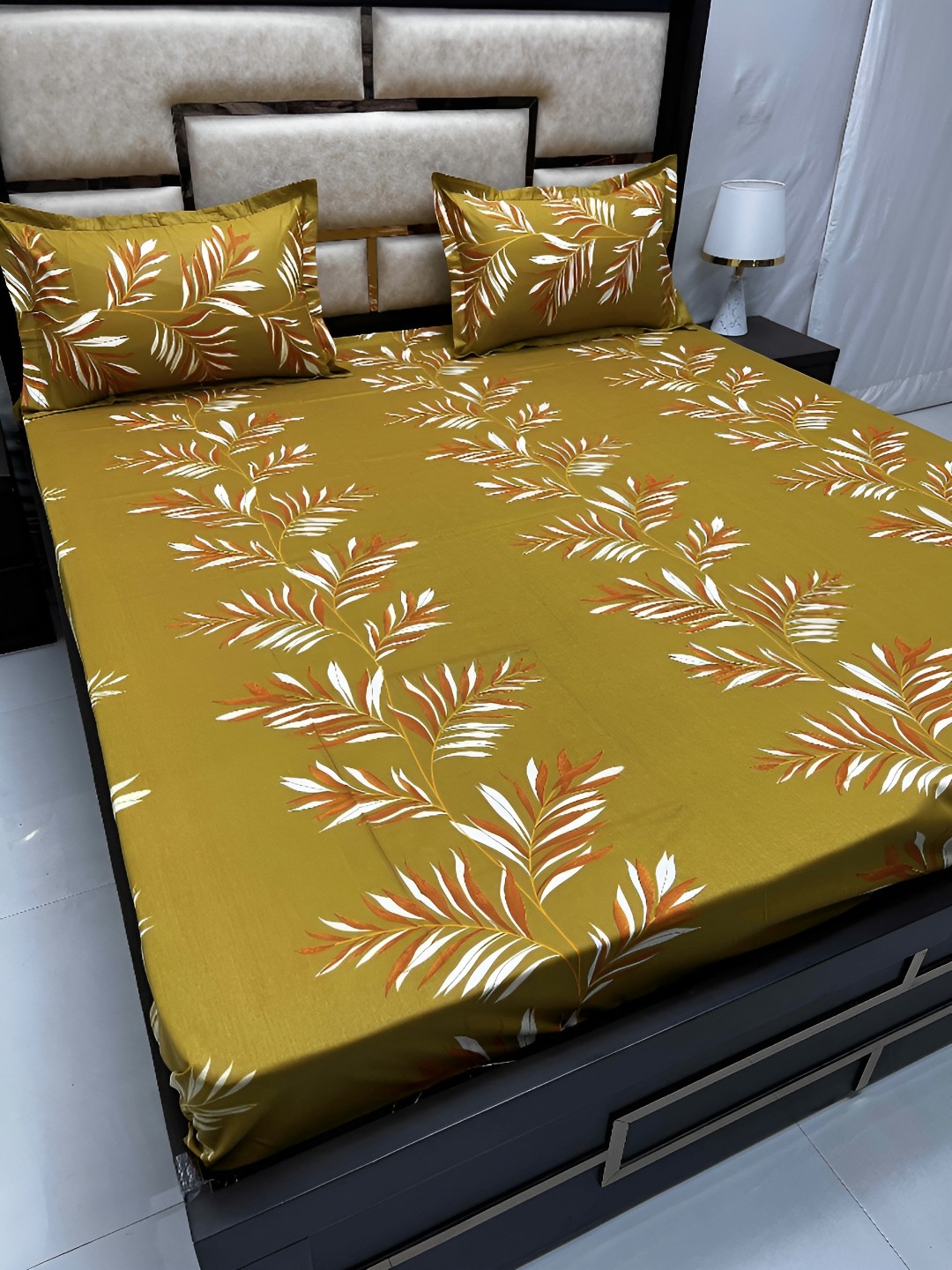 

Pure Decor Green & White Floral 330 TC King Bedsheet with 2 Pillow Covers