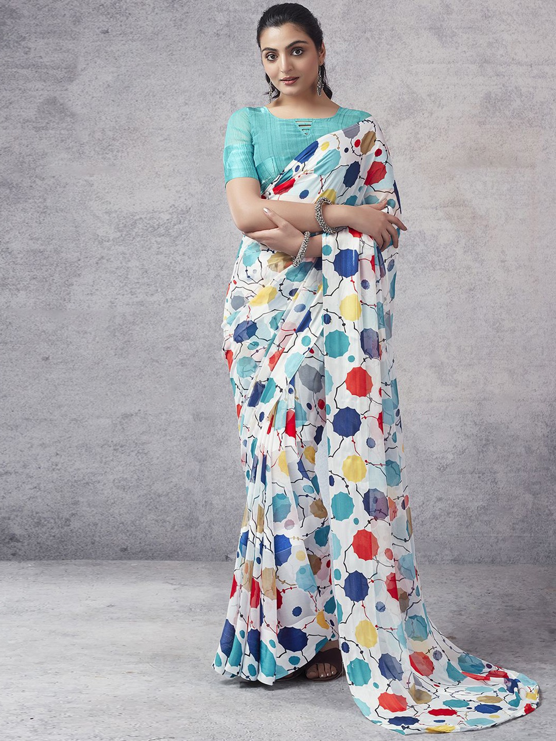 

KALINI Geometric Printed Ikat Saree, White