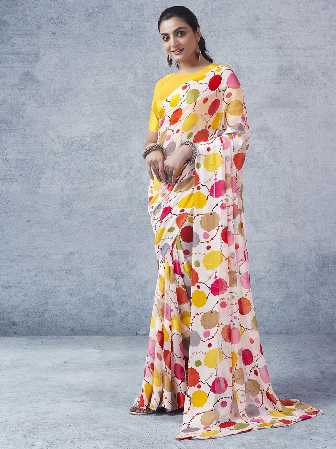 

KALINI Geometric Printed Ikat Saree, White