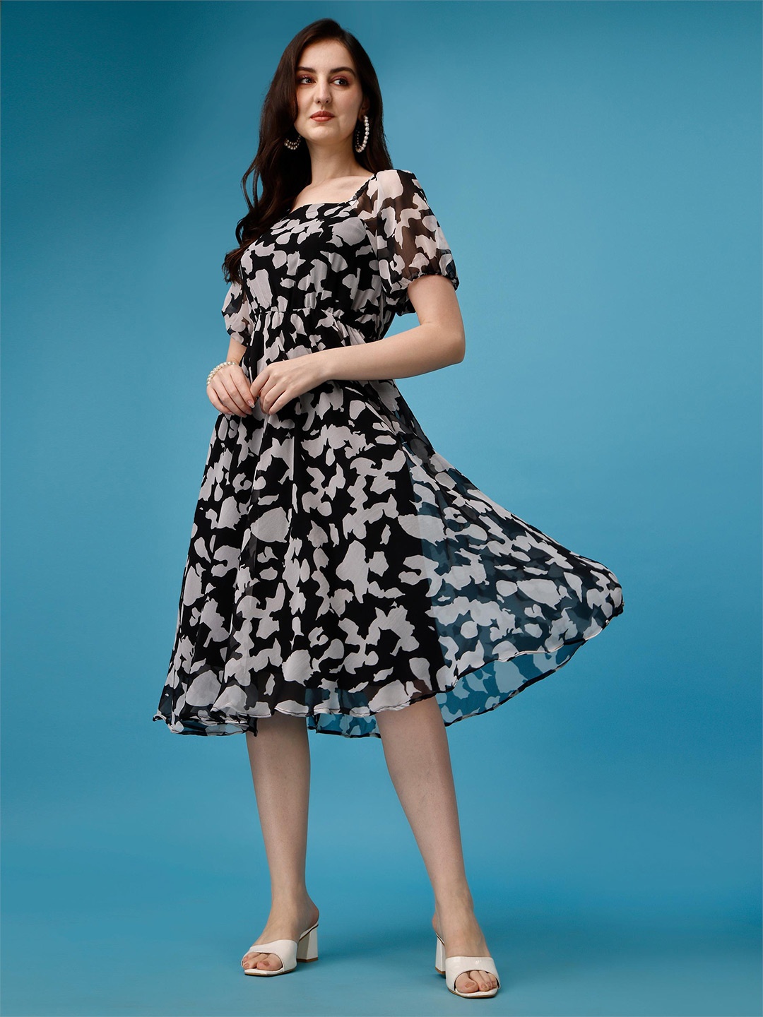 

Fashion2wear Abstract Print Square Neck Pleated Georgette Fit & Flare Dress, Black