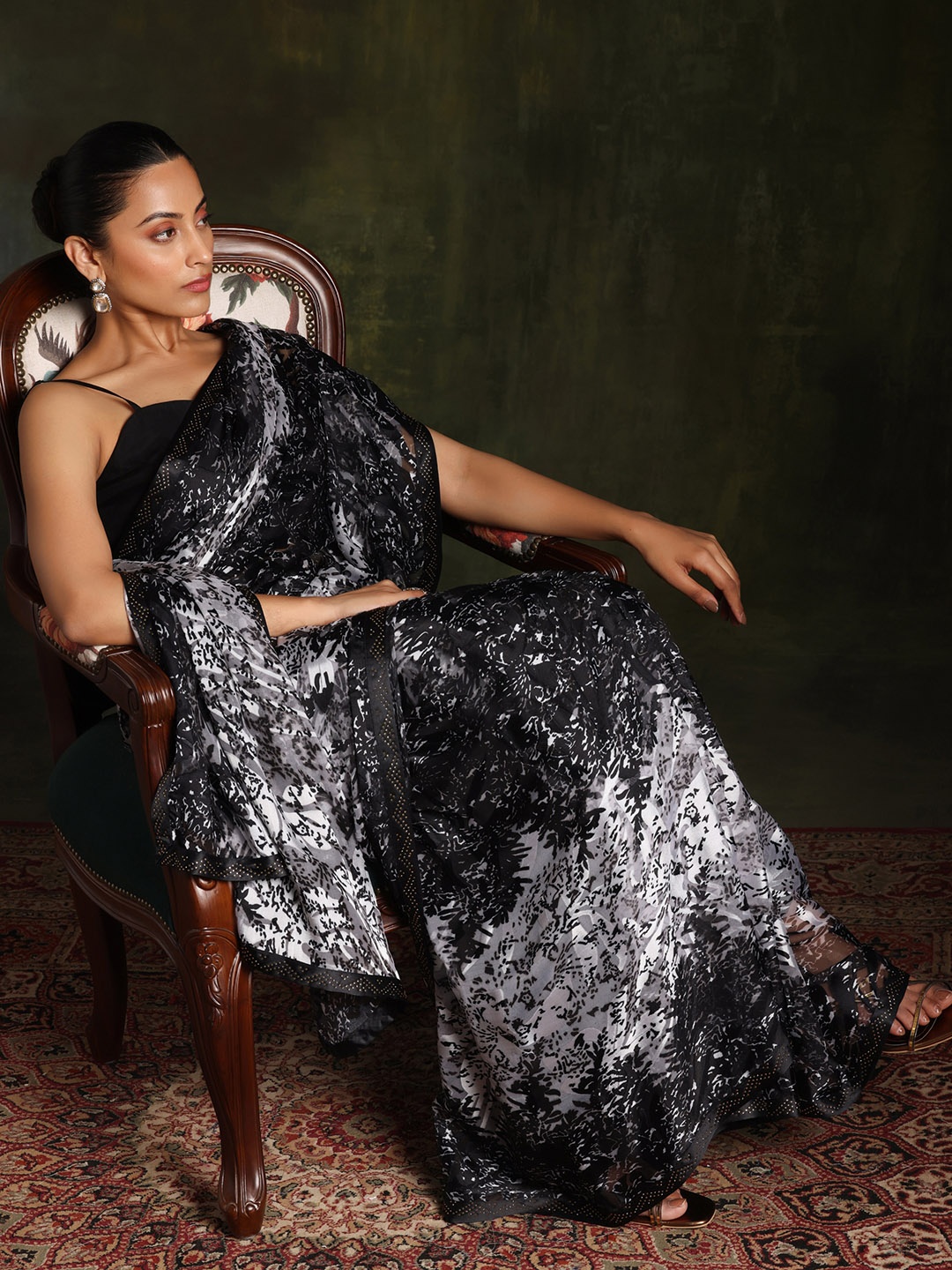 

Libas Abstract Printed Brasso Saree, Black