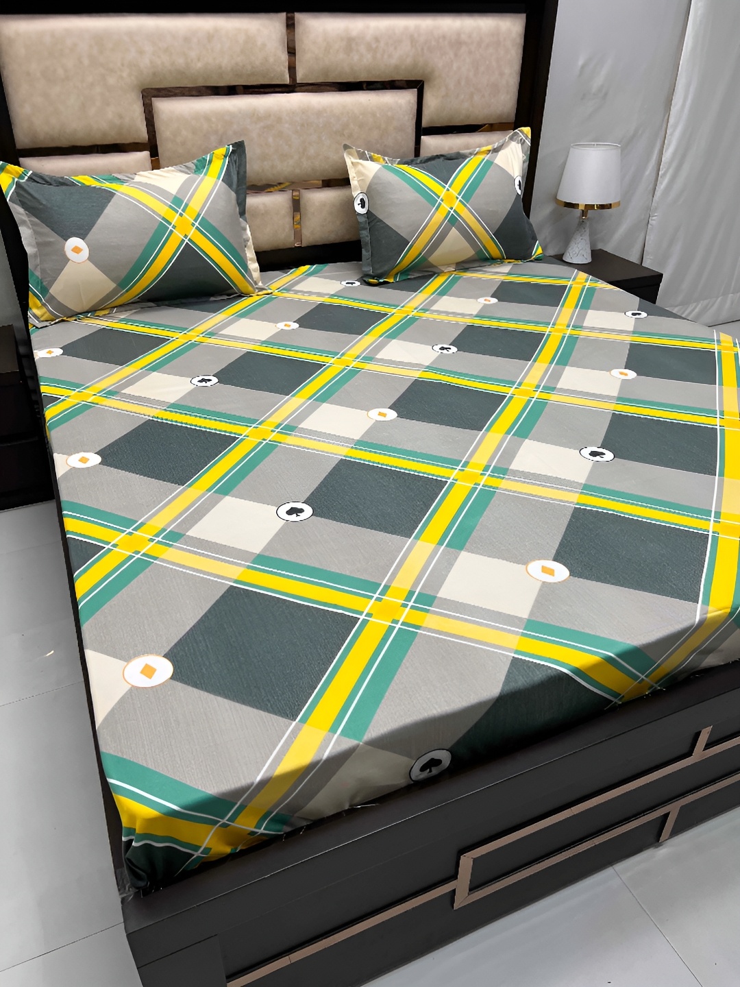 

Pure Decor Amulya Yellow & Grey Geometric 220 TC Queen Bedsheet With 2 Pillow Covers