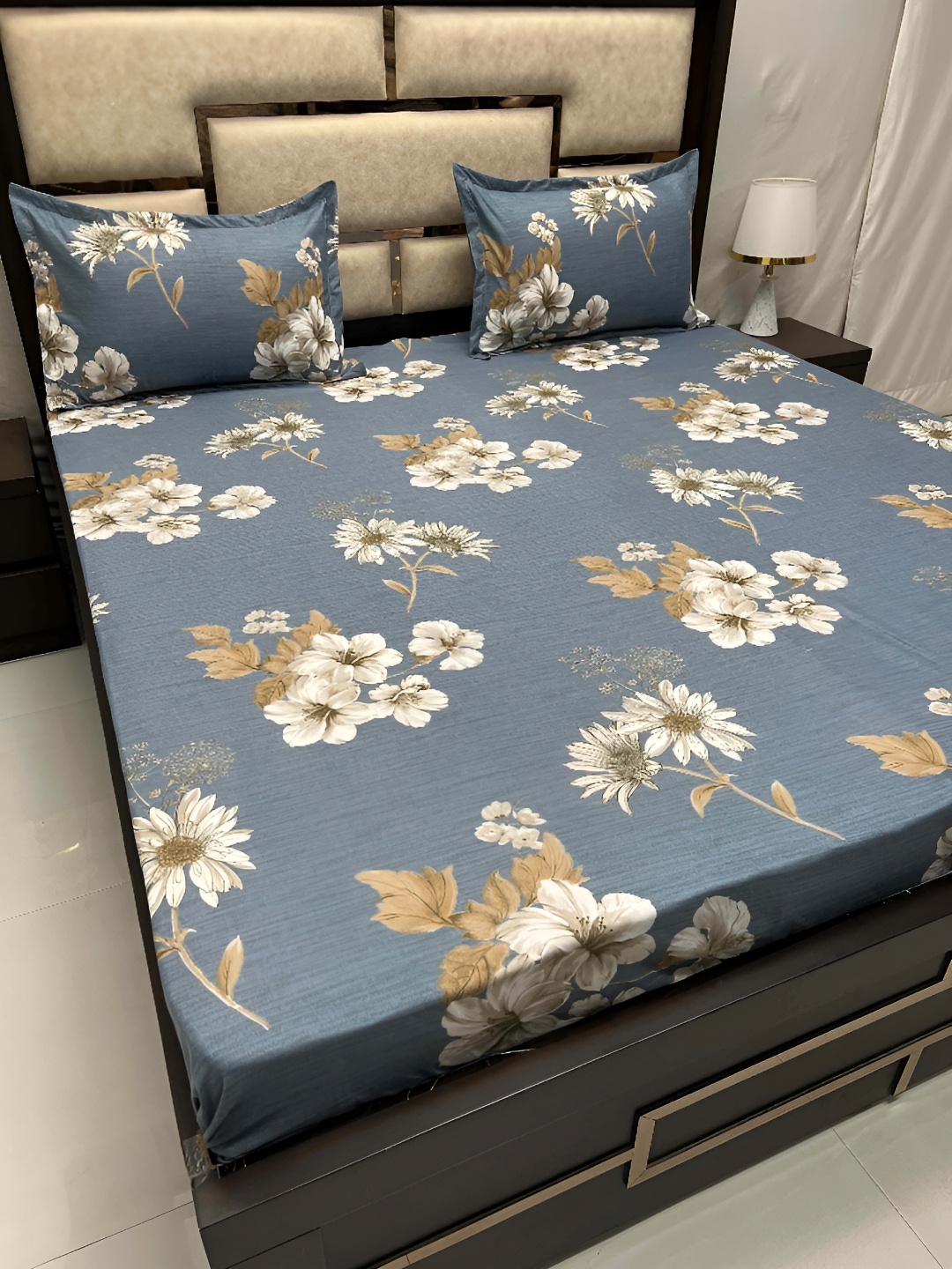 

Pure Decor Amulya Blue & White Floral Cotton 220 TC Queen Bedsheet With 2 Pillow Covers