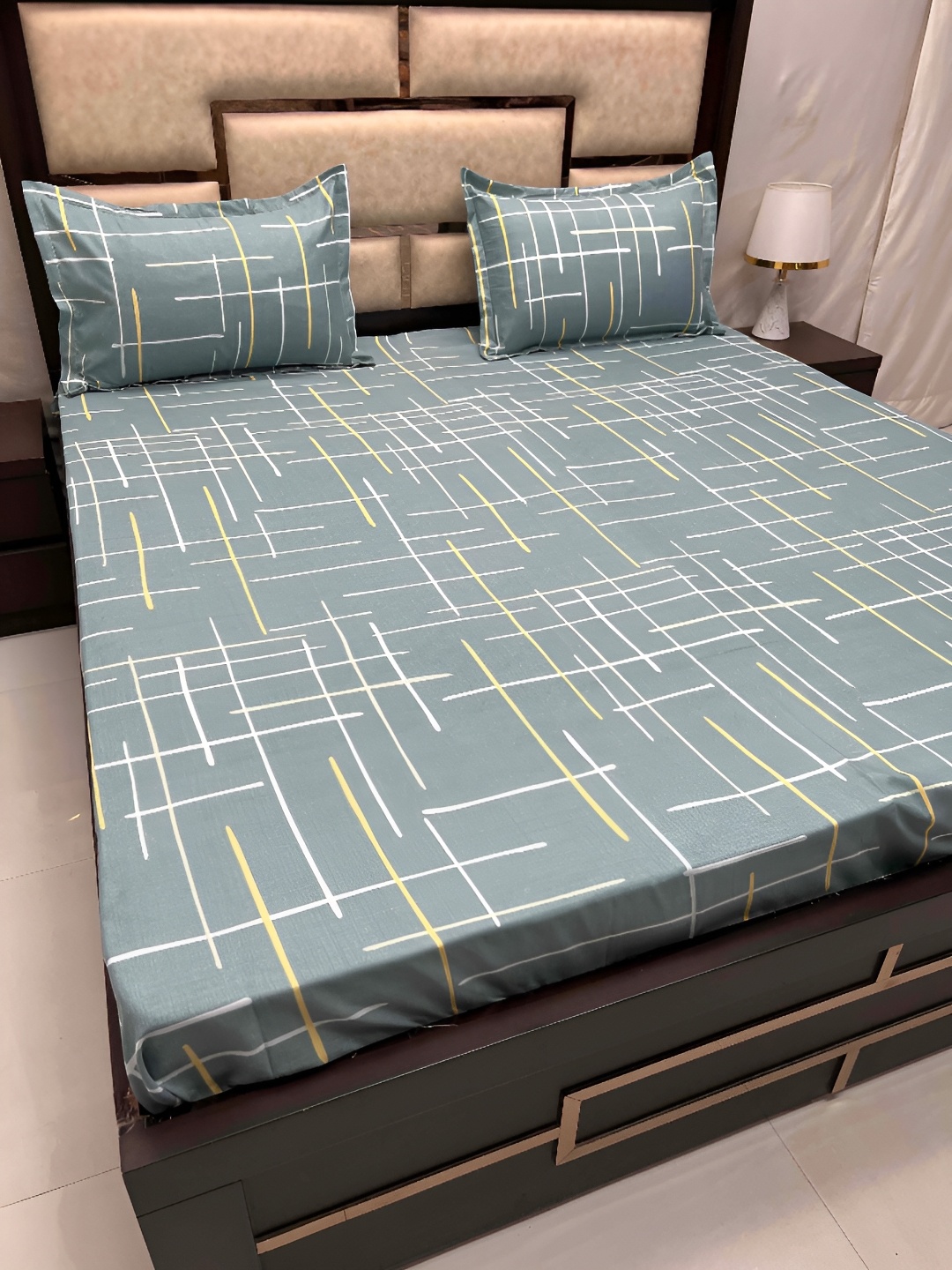 

Pure Decor Amulya Green Geometric Cotton 220 TC Queen Bedsheet With 2 Pillow Covers