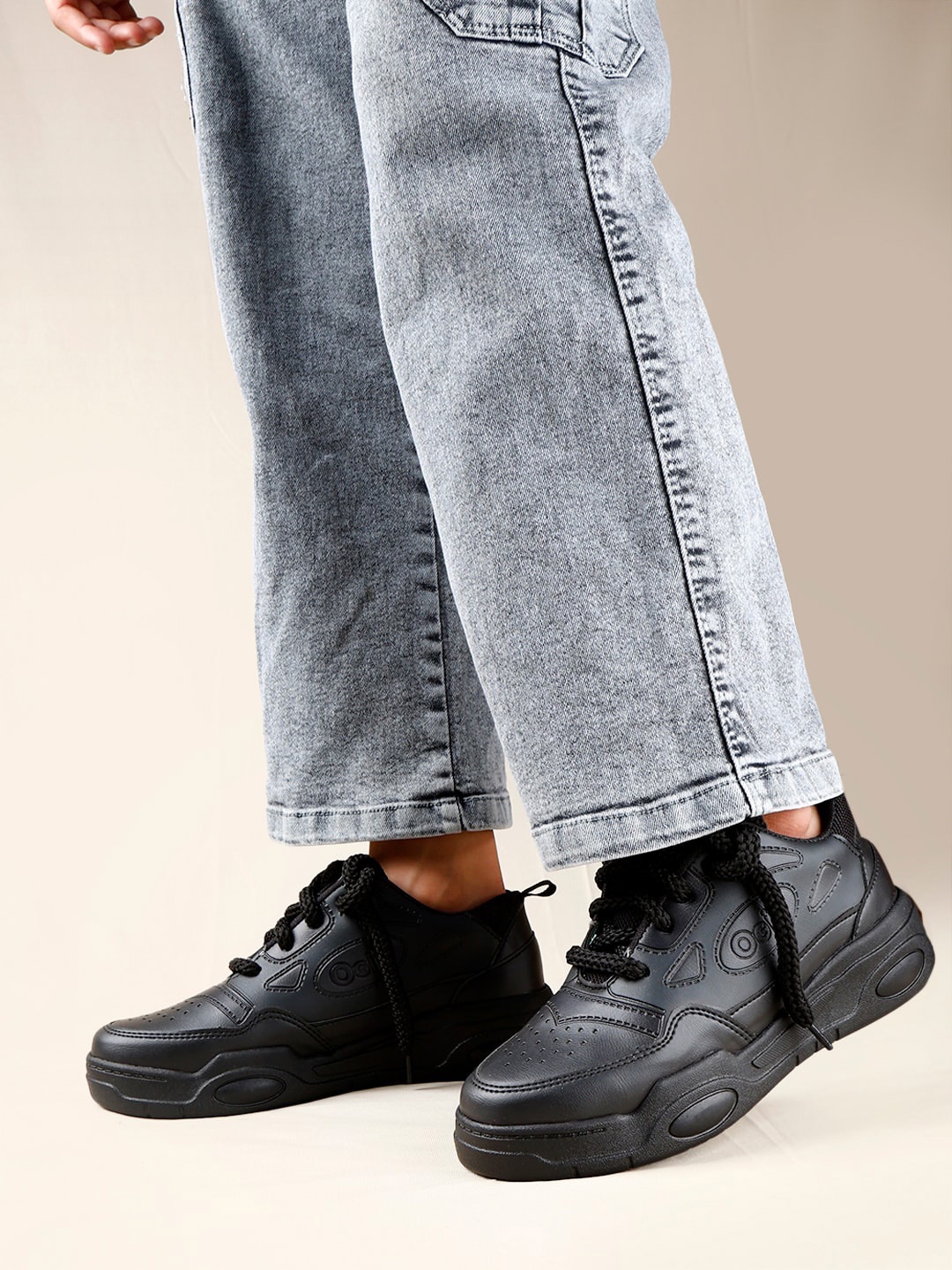 

KRAASA Women Textured Comfort Insole Sneakers, Black