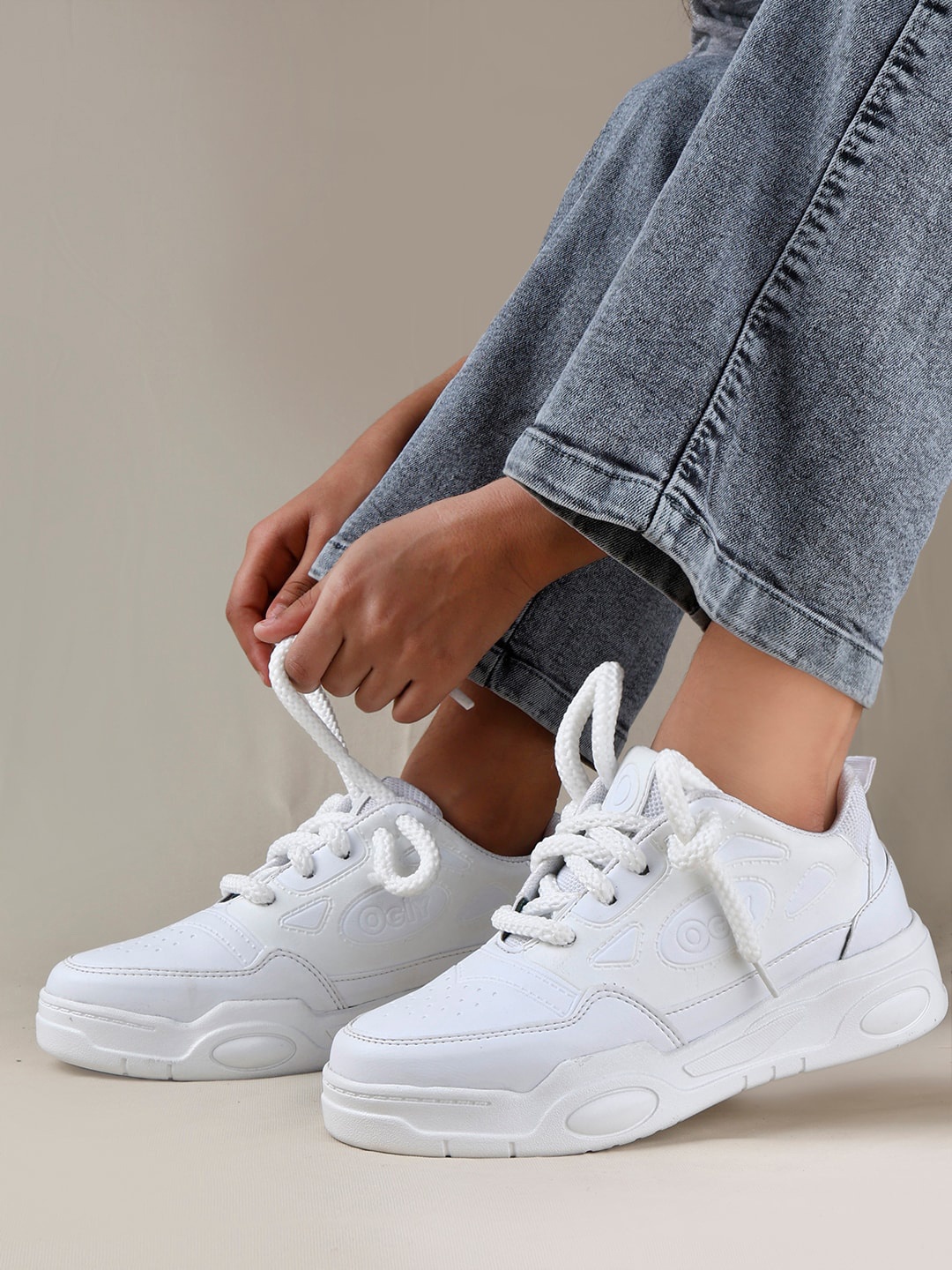 

KRAASA Women Textured Comfort Insole Lace-Up Sneakers, White