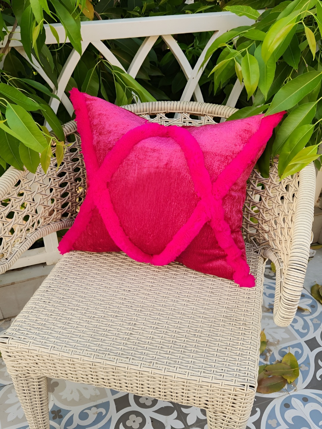 

THROWPILLOW Magenta Embroidered Square Cushion Cover