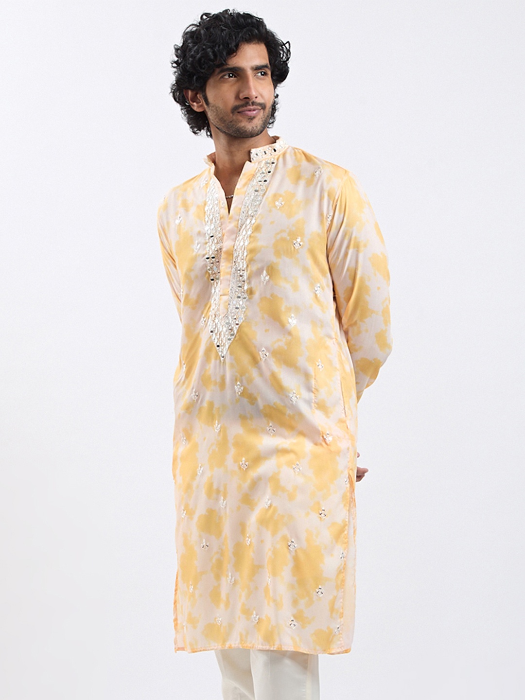 

VASTRAMAY Floral Printed Mandarin Collar Kurta, Yellow