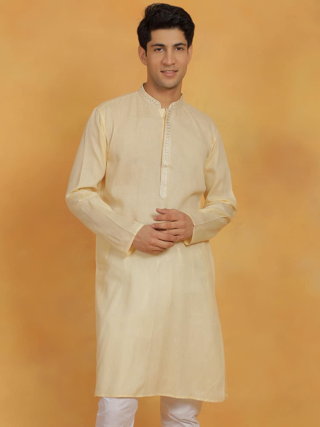 

VASTRAMAY Mandarin Collar Thread Work Kurta, Cream