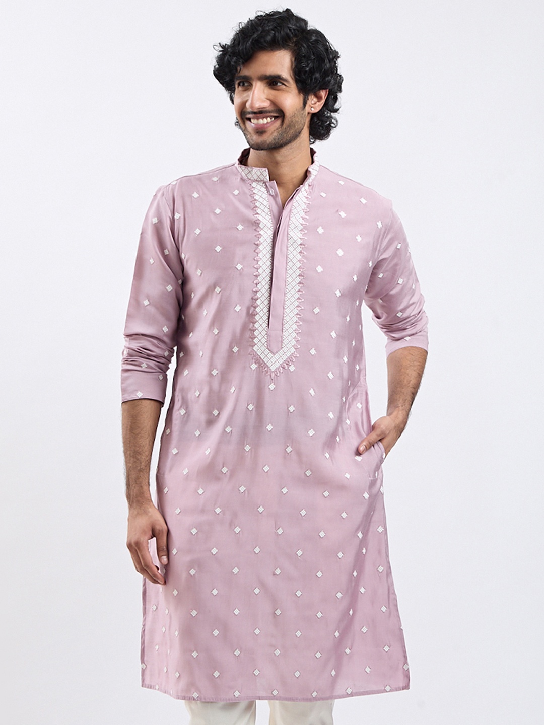 

VASTRAMAY Geometric Embroidered Mandarin Collar Thread Work Straight Kurta, Pink