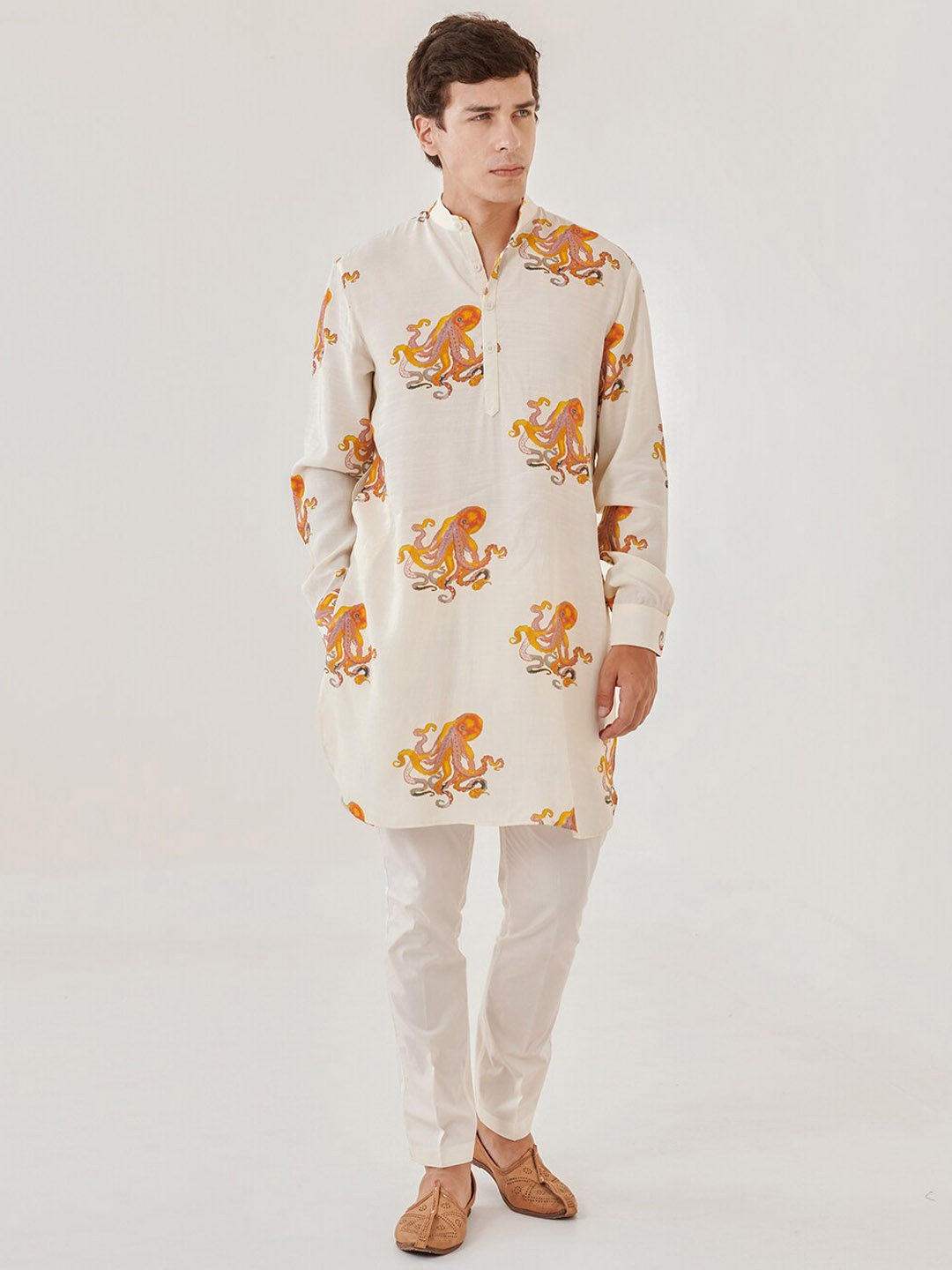 

QB MEN Floral Printed Flared Sleeves Thread Work Floral Kurta, White
