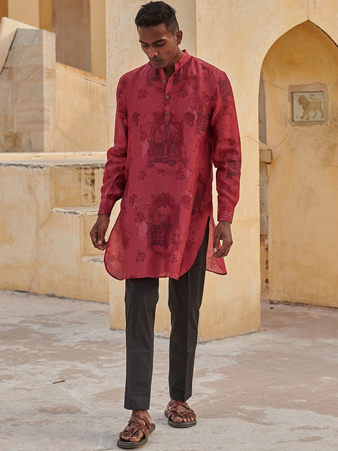 

QB MEN Ethnic Motifs Printed Band Collar Straight Silk Kurta, Red