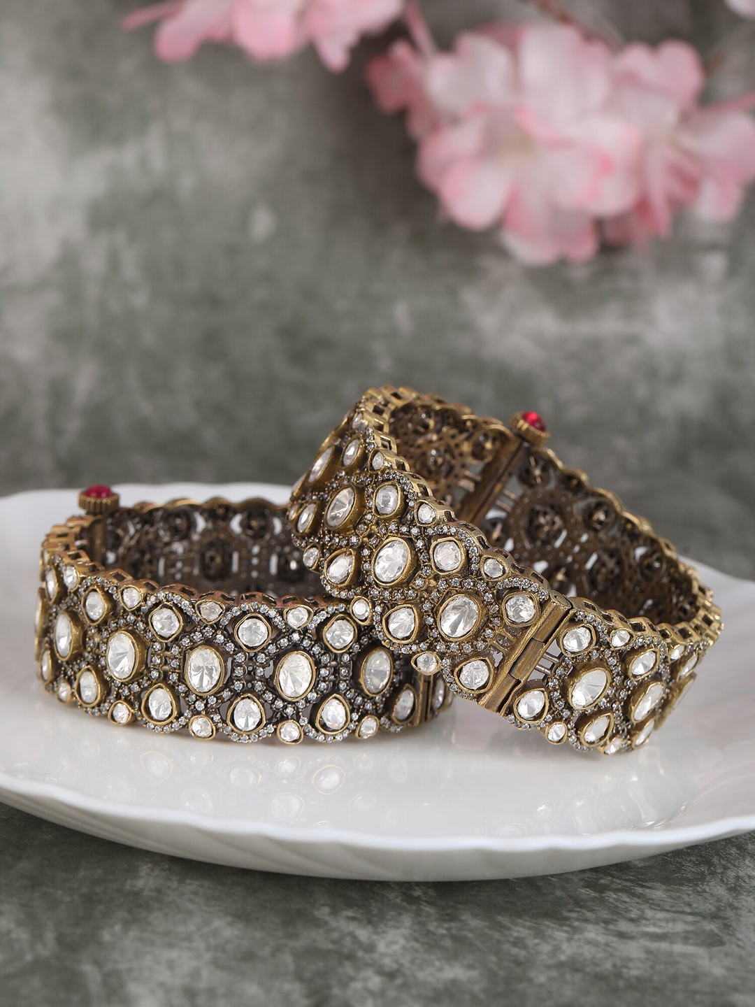 

AURAA TRENDS 22KT Set of 2 Gold Plated Kundan Bangles