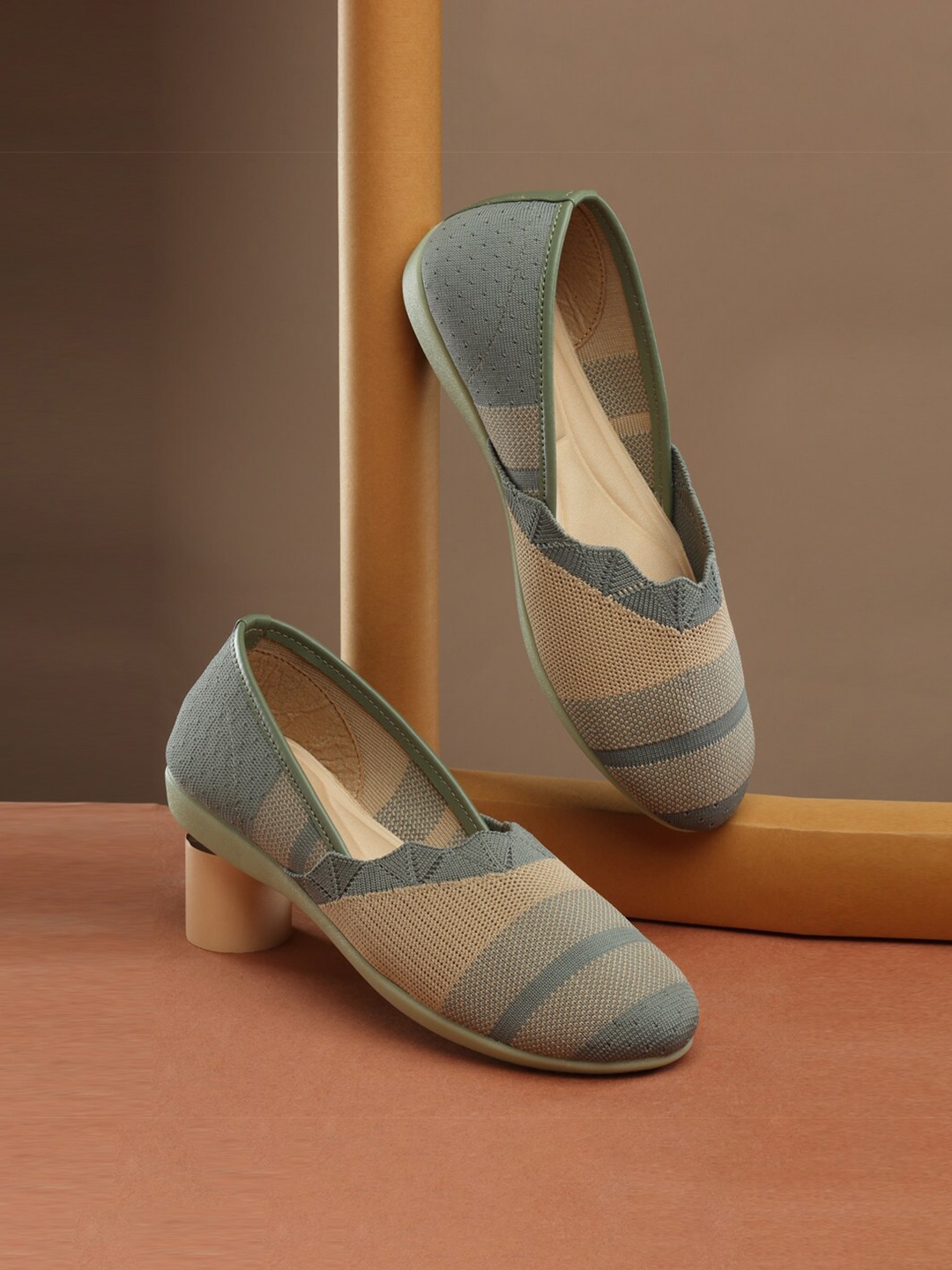 

sneakers villa Textured Round Toe Ballerinas, Grey