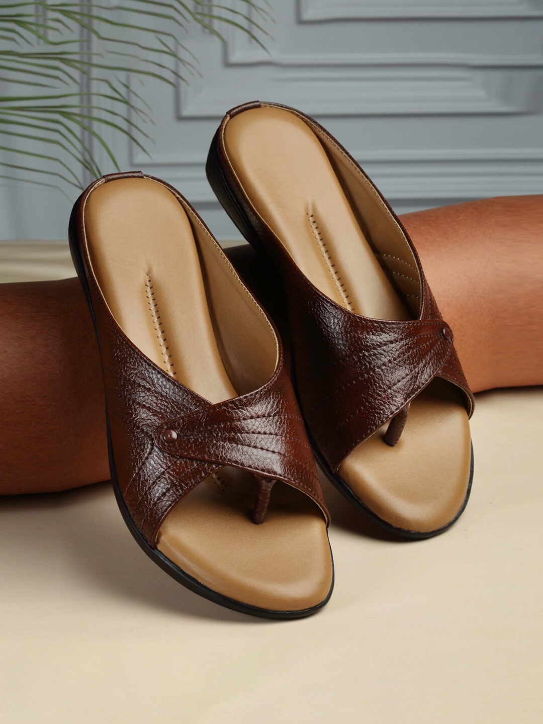 

sneakers villa Textured Open Toe Flats, Brown