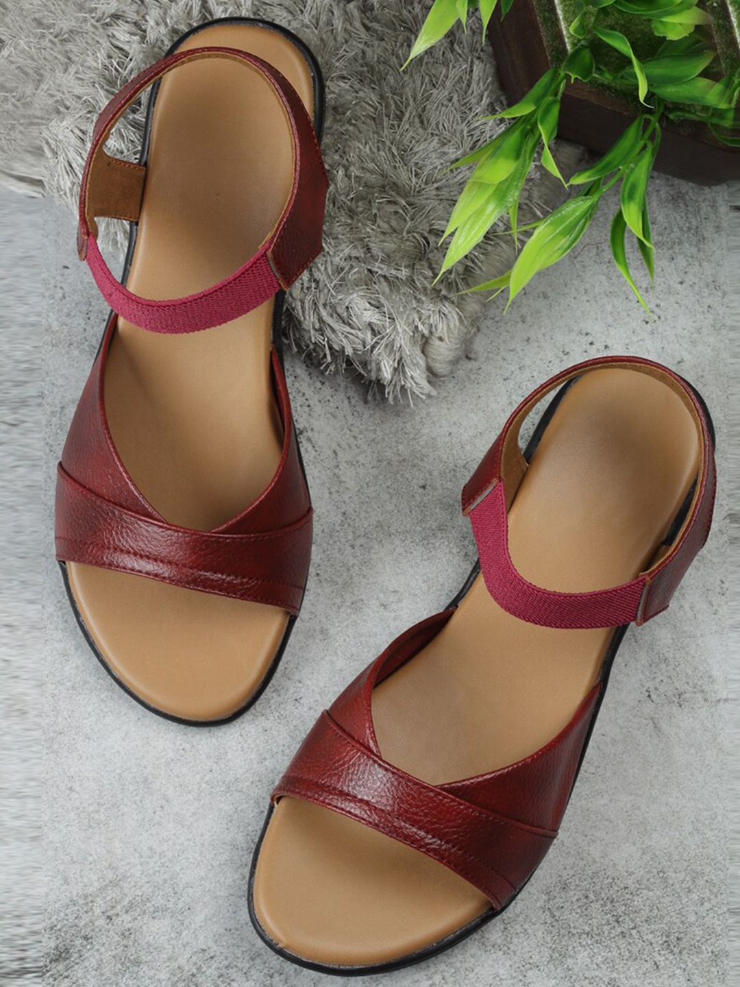 

sneakers villa Textured Open Toe Flats, Red