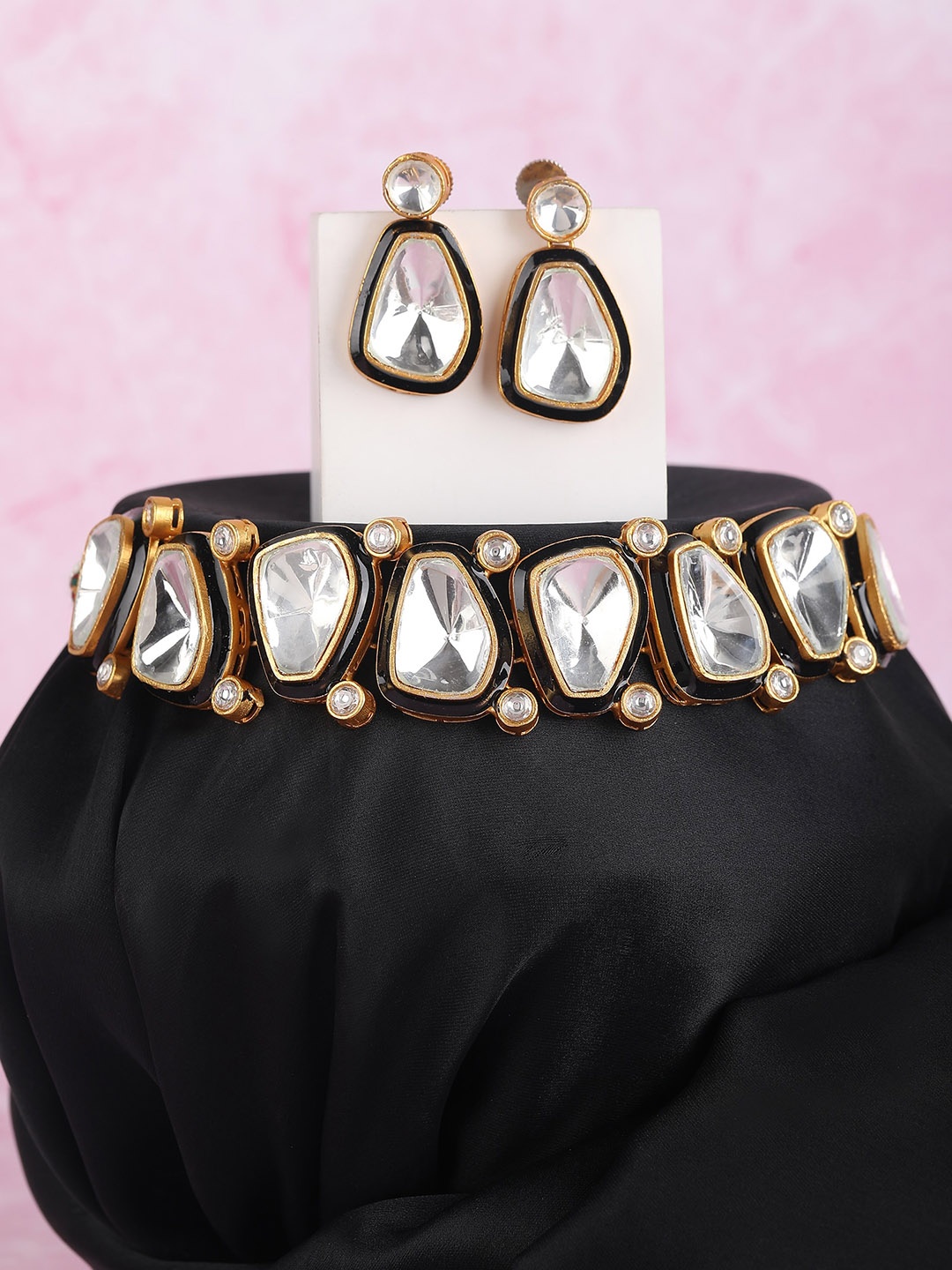 

AURAA TRENDS 22KT Gold Plated Kundan Studded Jewellery Set